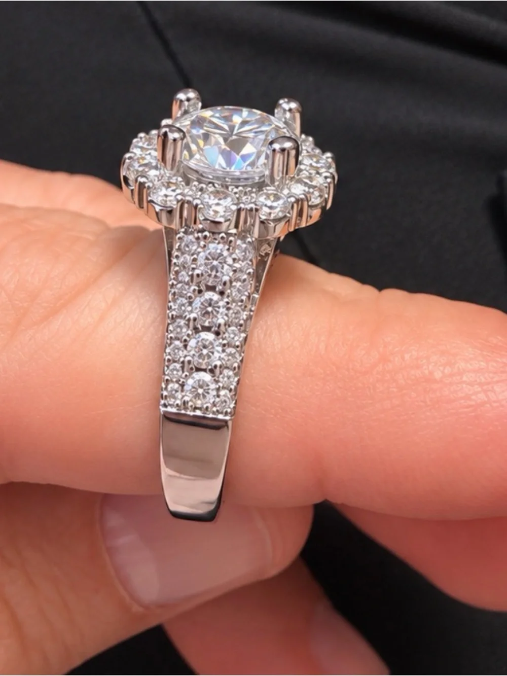 ✨ 4 CT Moissanite Halo Ring – S925 Sterling Silver – Size 6